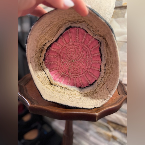 Muslim Kufi Embroidered Black & Gold Topi Islamic Prayer Cap Alladin Arabic 58cm - Picture 4 of 4